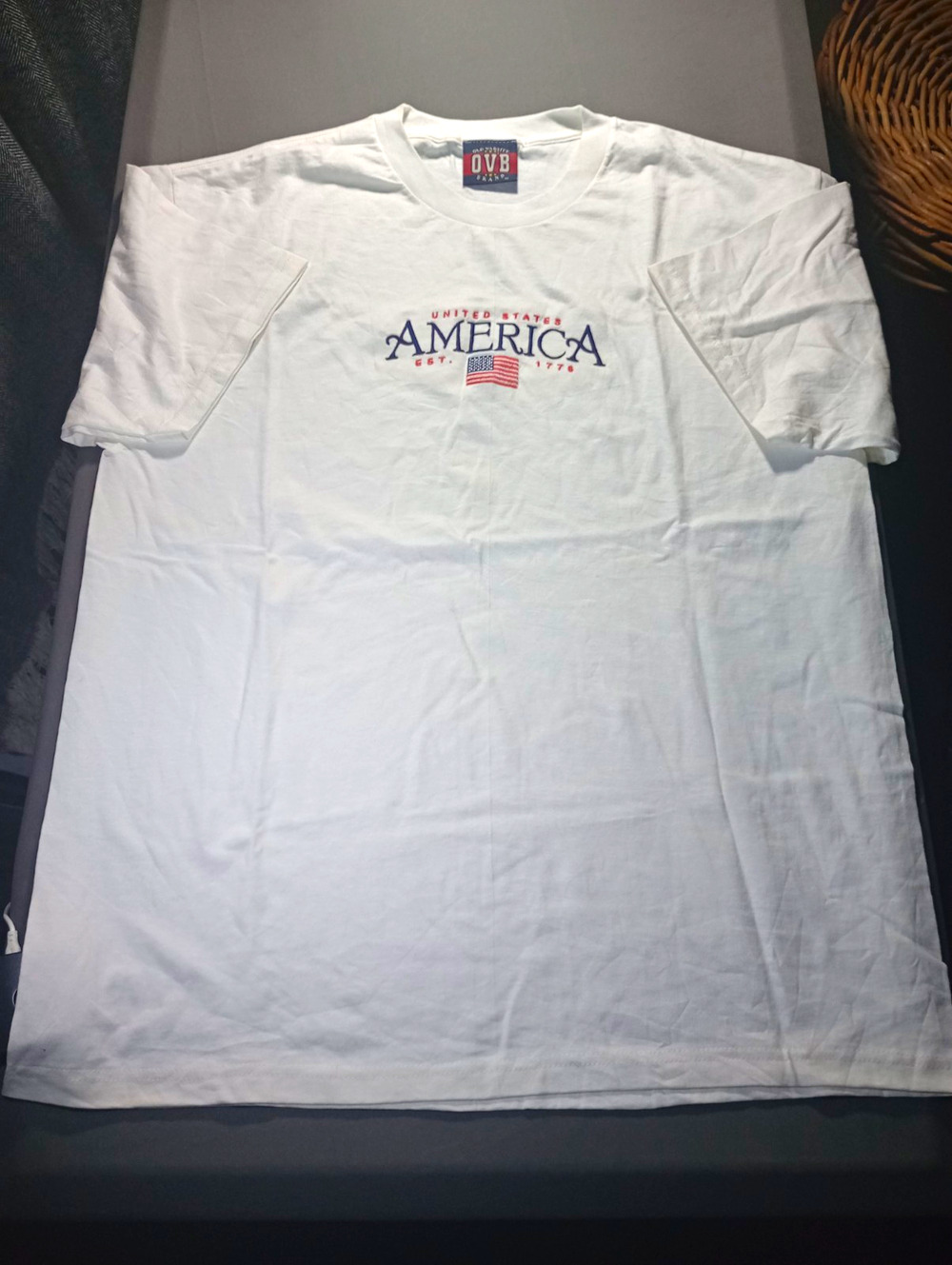 Old Varsity Brand USA Flag Graphic T Shirt Men's Size Large White Crew Neck